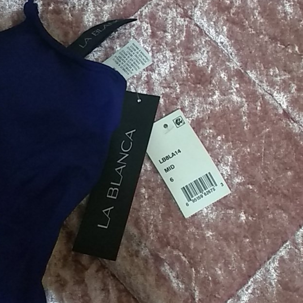 Bathsuit - Picture 2 of 5